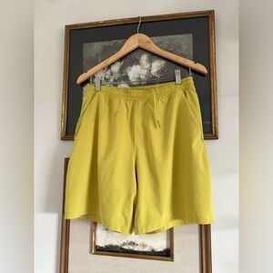 Lululemon Surge Shorts Lined Mens sz Large Mustard Yellow